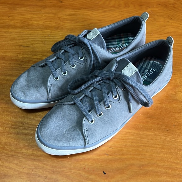 Sperry suede tie sneaker Sz. 8 - Picture 3 of 7